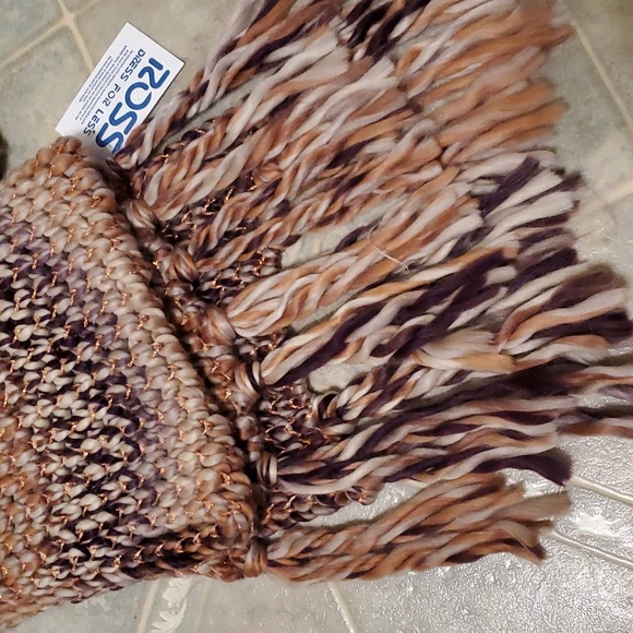 Jessica Simpson Oblong Scarf & Beanie Knitted Gift Set - Picture 4 of 7